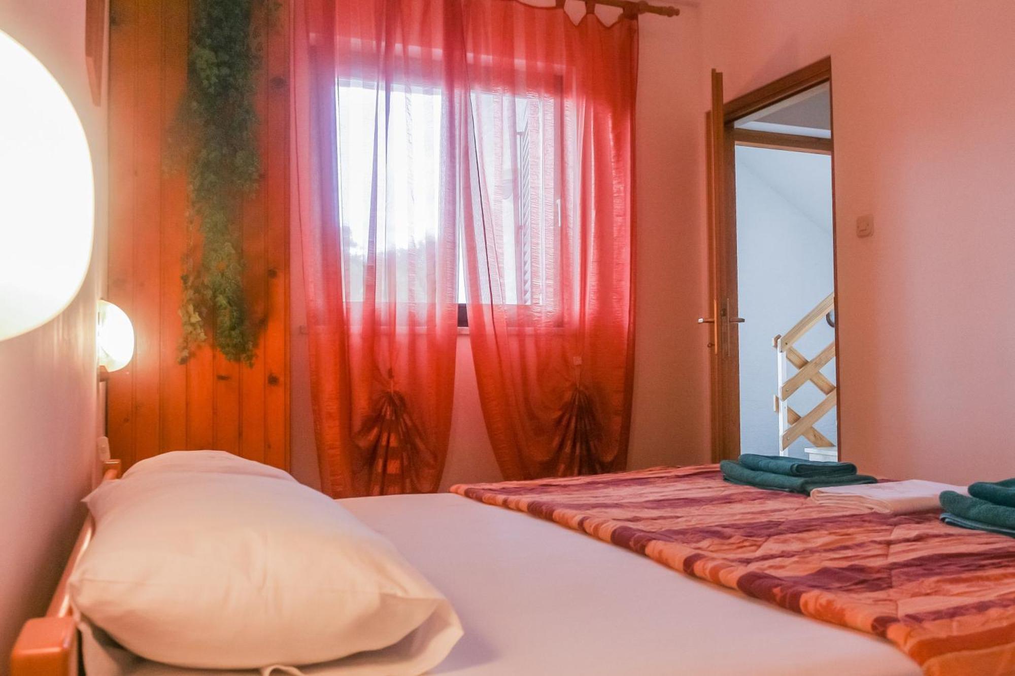 Apartment Suzy فانتاسيسي الغرفة الصورة