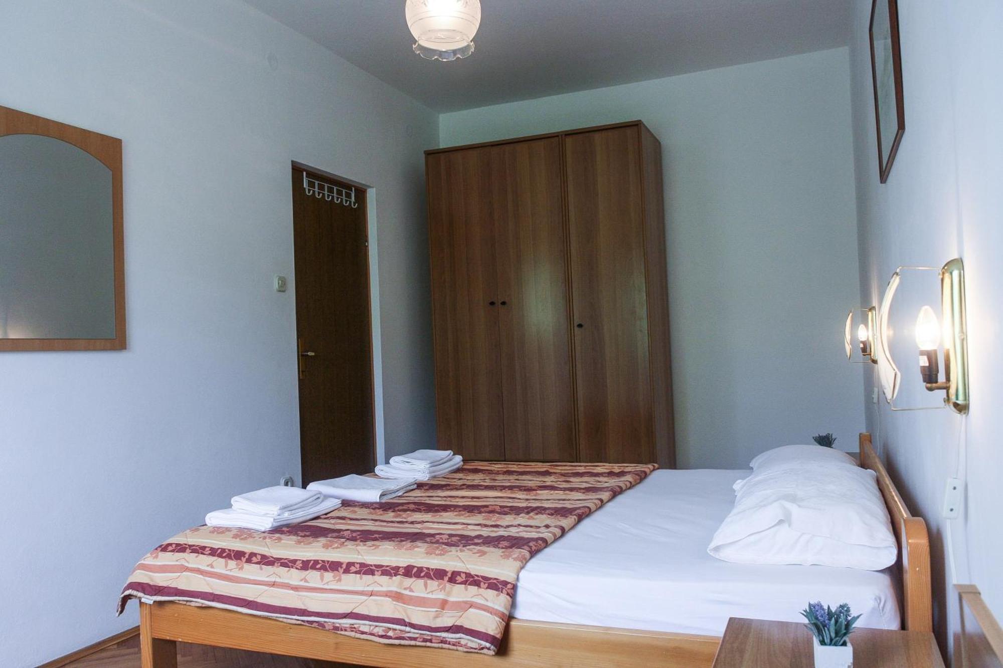 Apartment Suzy فانتاسيسي الغرفة الصورة