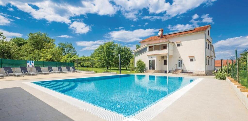 Apartment Suzy فانتاسيسي المظهر الخارجي الصورة