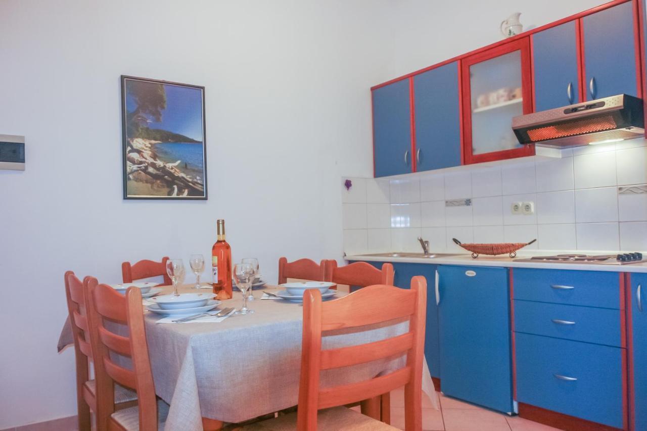 Apartment Suzy فانتاسيسي المظهر الخارجي الصورة