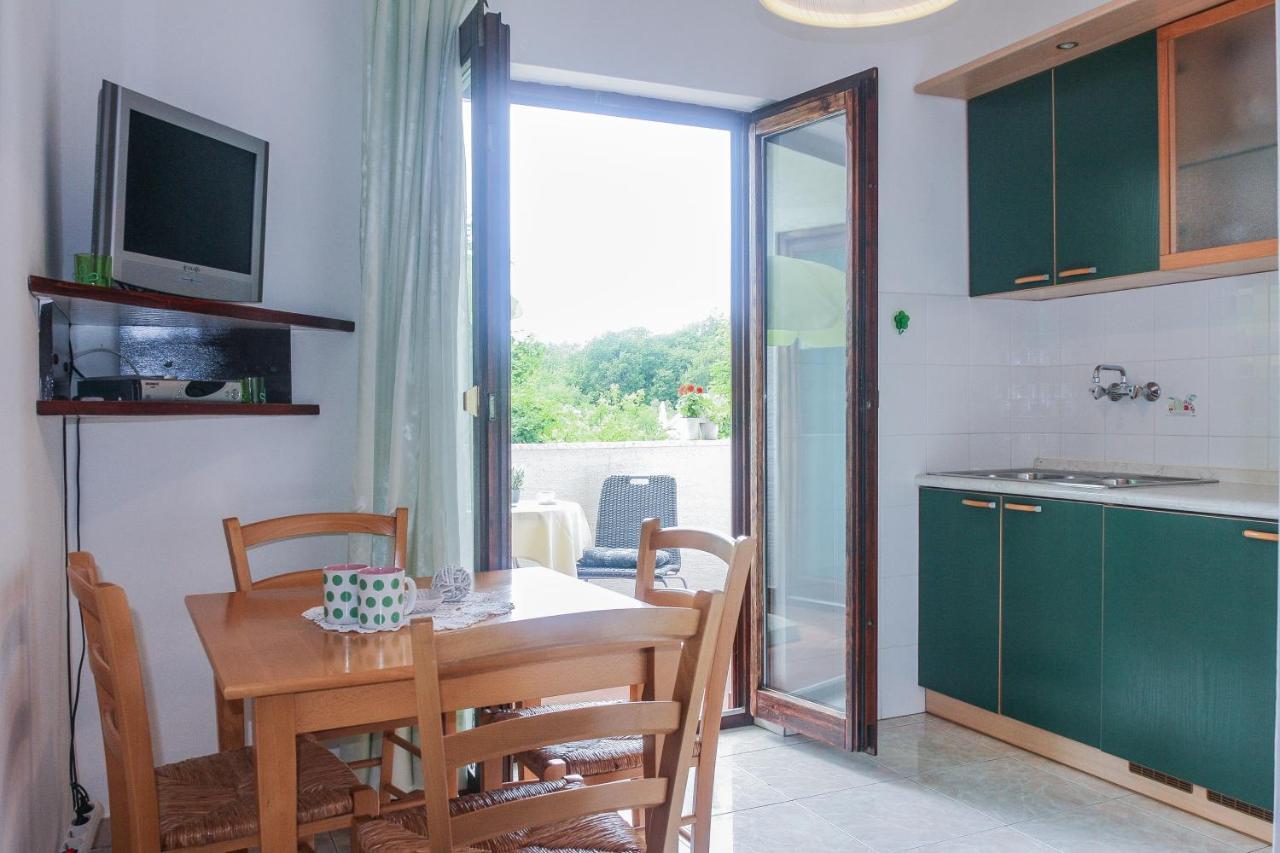 Apartment Suzy فانتاسيسي المظهر الخارجي الصورة